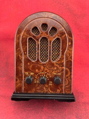 STEEPLETONE NOVELTY TRANSISTOR TABLETOP RADIO CATEDRAL STYLE MODEL: NR-325